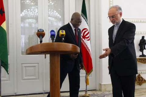 Iranian Foreign Minister Meets His Guinea-Bissauˈs Counterpart 