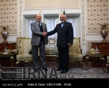 Zarif: Iran-Russia Ties Serve Int'l Peace, Stability