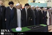 S. Leader Leads Funeral Prayers For Late Ayatollah Kani
