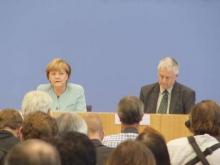 German Chancellor Reaffirms Need For Mursiˈs Release  