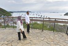 President Joko Widodo and First Lady Iriana Joko Widodo visited the area in Labuan Bajo, East Nusa Tenggara on Thursday (October 14, 2021). (ANTARA/Agus Suparto/ak)