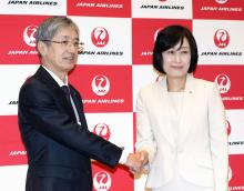 Japan Airlines Co. President Yuji Akasaka (L) and senior managing executive officer and former flight attendant Mitsuko Tottori are pictured at a press conference in Tokyo on Jan. 17, 2024. (Kyodo)