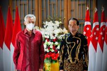 Indonesian President Joko Widodo (right) and Singaporean Prime Minister Lee Hsien Loong (left) in Bintan on January 25, 2022. (ANTARA/HO-Biro Pers Sekretariat Presiden)