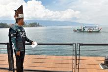 President Joko Widodo inspect Bebas Parapat Beach area of Toba Lake, Simalungun District, N Sumatra on Wednesday (Feb 2, 2022). (ANTARA FOTO/BPMI Setpres/Agus Suparto/aww)
