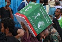 KSrelief Distributes More than 34 Tons of Food Baskets in Aden