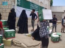 KSrelief Distributes over 34 Tons of Ramadan Food Baskets in Aden