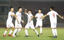 Nguyen Thanh Khoi (centre) celebrates his goal in Vietnam's 3-0 win over Mongolia (Photo: nguoiduatin.vn) 