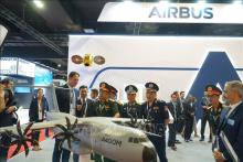 Vietnam attends defence service exhibition, conference in Malaysia