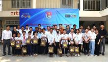 Vietnamese youths extend helping hand to impoverished students in Cambodia