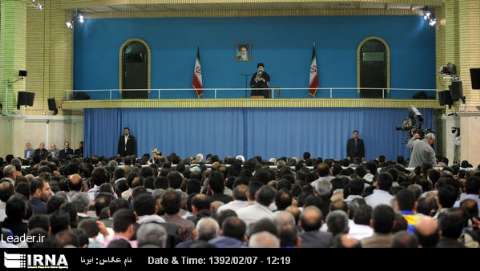 S.Leader Receives Thousands Of Workers, Activists From Manufacturing Sector 