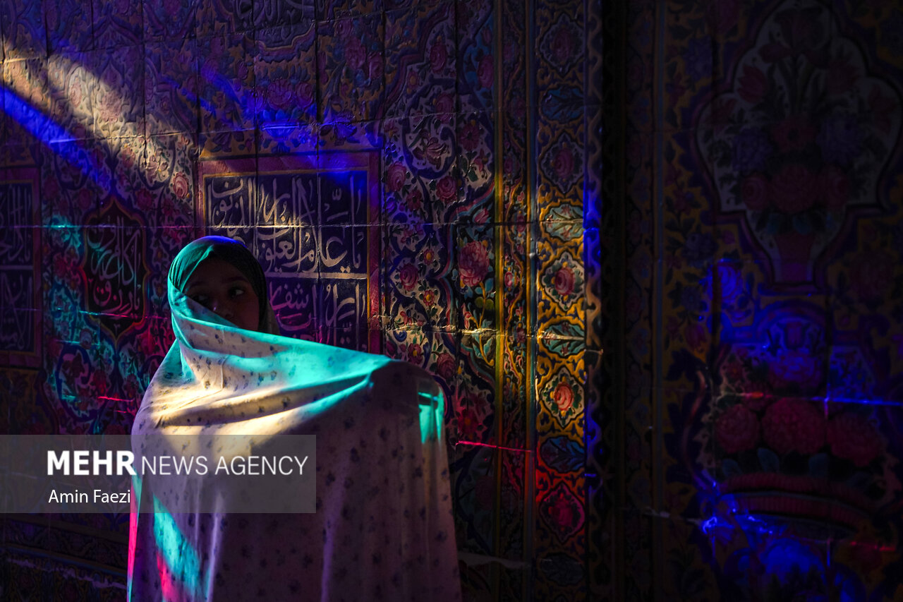Foreign tourists visit Nasir al-Mulk Mosque in Shiraz