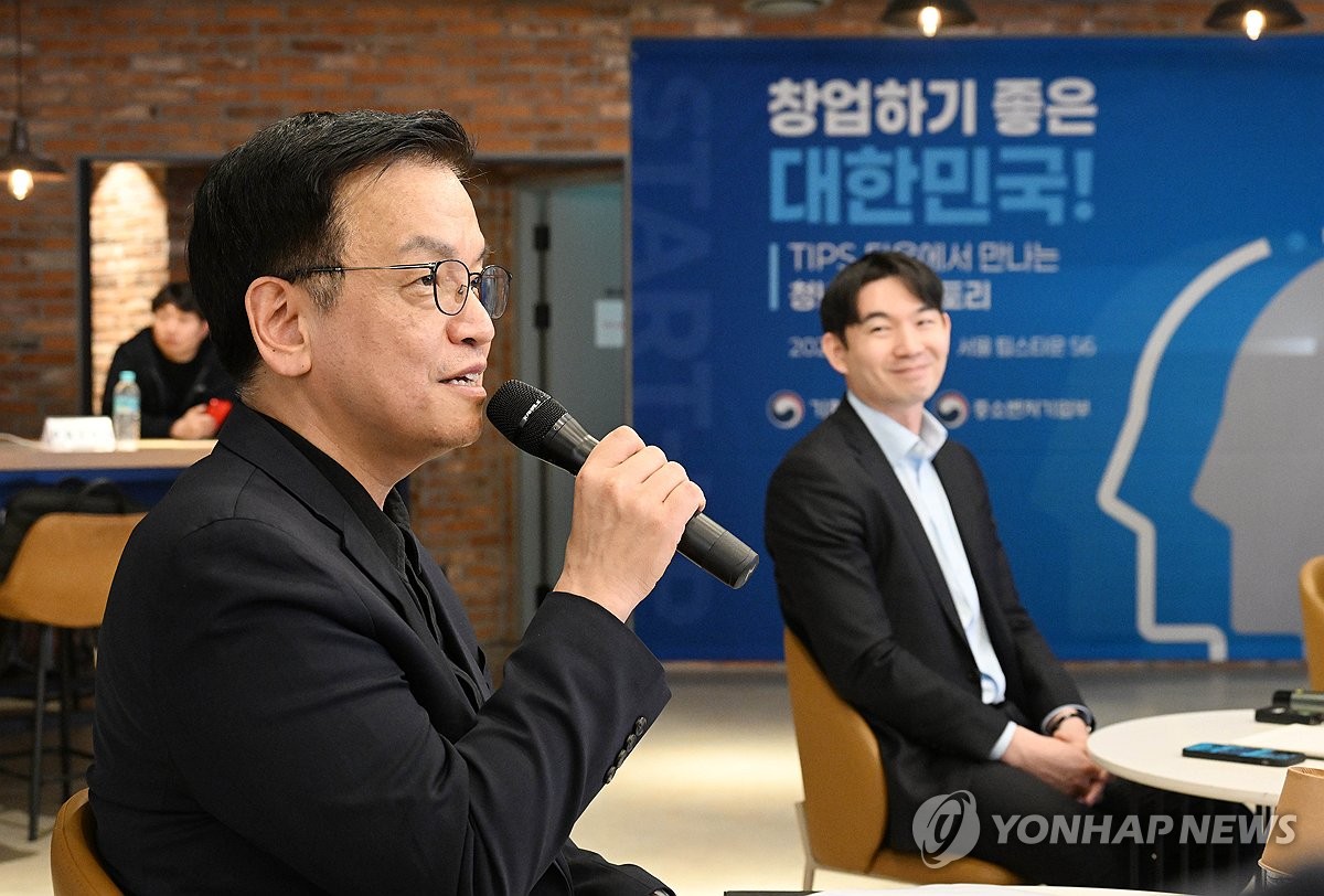 Finance Minister meets young entrepreneurs