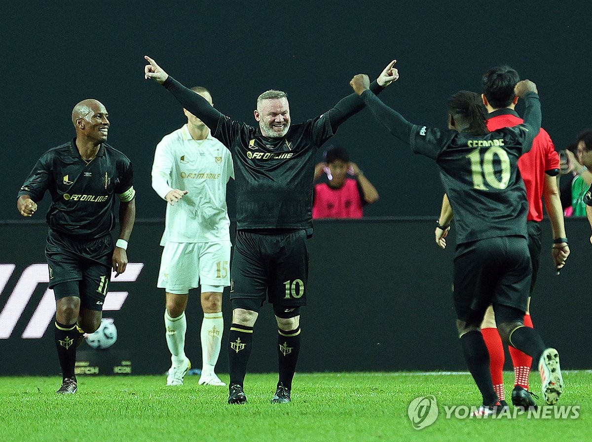 Wayne Rooney turns back clock