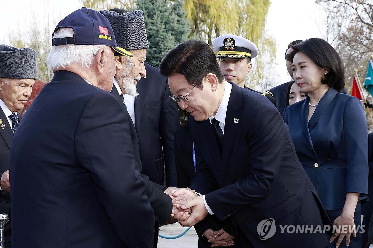 Lee meets Korean War veteran in Turkey