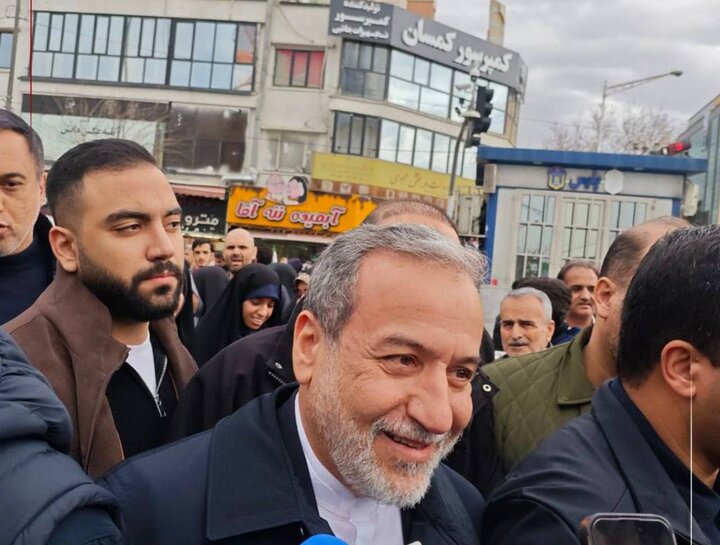 Araghchi hails people huge turnout to 22 Bahman rallies