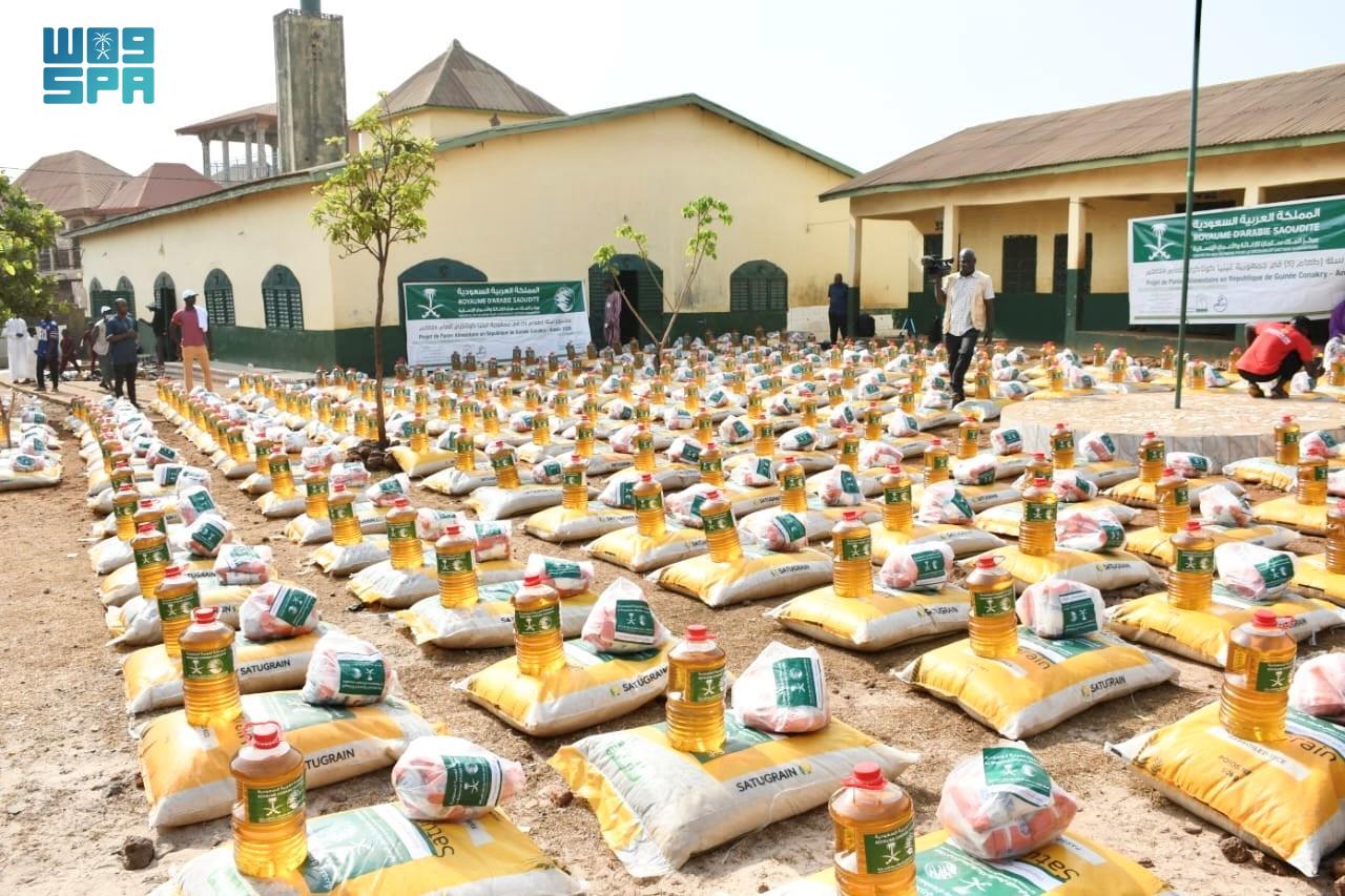 KSrelief Distributes 500 Food Baskets in Guinea's Conakry City 