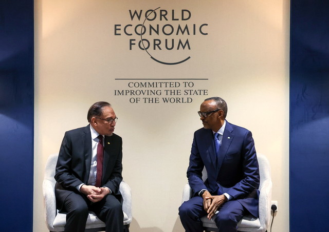 RIYADH, April 28 -- Malaysian Prime Minister Anwar Ibrahim holds a bilateral discussion with President Paul Kagame of Rwanda (right) in conjunction with the World Economic Forum’s (WEF) Special Meeting meeting, Sunday  --fotBERNAMA (2024) COPYRIGHT RESERVED
