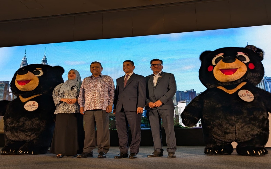  (From left) Tourism Malaysia senior director Nuwal Fadhilah Ku Azmi, Tourism Malaysia chairman Datuk Manoharan Periasamy, Malaysian High Commissioner to India Datuk Muzafar Shah Mustafa and Tourism Malaysia New Delhi office director Ahmad Johanif Mohd Ali at a press conference in New Delhi on Tuesday. 