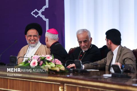 Pezeshkian meeting with Christians of Iran, religious leaders