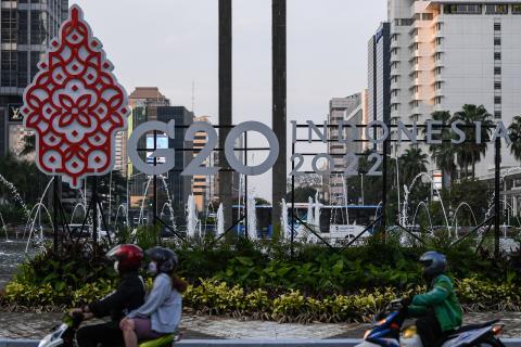 G20 logo in Jakarta, Friday (Jan 21 2022). (ANTARA FOTO/Sigid Kurniawan/aww)