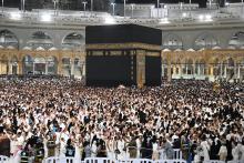 Grand Mosque Teems with Worshippers on 25th Night of Ramadan
