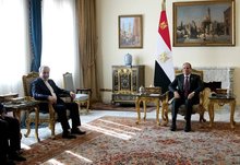 Iran's foreign minister holds meeting with Egyptian president