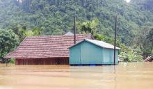 A floating house helps residents to avoid flood (Photo: VNA)