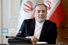 Foreign Minister Araghchi meets with foreign diplomats in Tehran