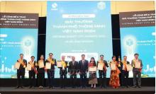 Representatives of 10 cities receiving the Smart City Award 2024. (Photo: VNA)