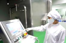 A worker operates equipment at a Traphaco plant. ((Photo: traphaco.com.vn)