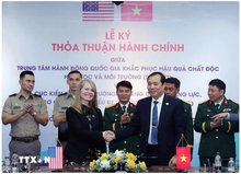 At the signing ceremony (Photo: VNA)