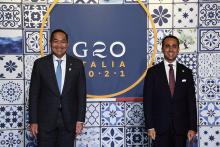 Indonesian Trade Minister Muhammad Lutfi (left) during the G20 Trade and Investment Ministers’ Meeting (TIMM) in Sorrento, Italia, on Tuesday (October 12, 2021). ANTARA/HO-Trade Ministry/FR