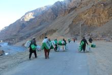 KSrelief Distributes 514 Winter Bags in Pakistan