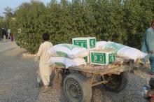 KSrelief Distributes 323 Food Baskets in Pakistan