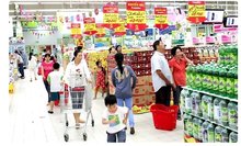 Customers at a supermarket in HCM City. The city faces rising inflation challenges. (Photo: VNA)