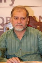 Columnist Advises West To Hold Constructive Dialog with Iran  