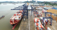 Import and export of goods through Cai Lan Port. (Photo: VNA)