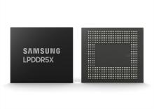 Samsung Electronics Co.'s new LPDDR5X DRAMs (PHOTO NOT FOR SALE) (Yonhap)