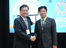 South Korea's Finance Minister Choi Sang-mok (L) shakes hands with Japanese Finance Minister Katsunobu Kato ahead of their meeting in Washington, D.C., on Oct. 24, 2025, in this photo provided by Choi's office. (PHOTO NOT FOR SALE) (Yonhap)