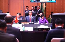 Deputy Prime Minister and Minister of Foreign Affairs Bui Thanh Son (C) attends the plenary session of the 58th ASEAN Foreign Ministers' Meeting. (Photo: VNA)