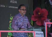 LANGKAWI, 29 Feb -- Tourism Malaysia's Director of International Promotion (ASEAN), Mohd Shahrir Mohd Ali delivered a speech at the Routes Asia dinner celebration, on Wednesday night  Mohd Shahrir said the organization of Routes Asia which brings together airlines, airports and industry players here is expected to open new flight routes to the country.  He said, his party welcomes international airlines and travel agencies who wish to make this country one of their preferred destinations. --photoBERNAMA 