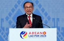 VIENTIANE, Oct 11 -– Prime Minister Datuk Seri Anwar Ibrahim giving a speech during the closing ceremony of the 44th and 45th ASEAN Summits and Related Summits at the National Convention Centre (NCC) today.  -- fotoBERNAMA (2024) 