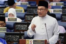 KUALA LUMPUR, Oct 18 -- Prime Minister Datuk Seri Anwar Ibrahim who also Finance Minister tabling the Supply (Budget) Bill 2025 in the Dewan Rakyat, today.