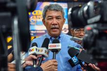 REMBAU, 19 Oct -- Foreign Minister Datuk Seri Mohamad Hasan spoke to reporters at the Rembau District Education Office's (PPD) Excellent Service Award 2023 ceremony at Dewan Perpatih, today.  --BERNAMA photo