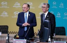 Malaysian PM Anwar Ibrahim (left) and Minister of Investment, Trade and Industry Tengku Zafrul Aziz.
