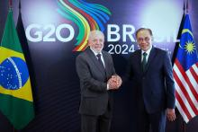 RIO DE JANEIRMalaysia's Prime Minister Datuk Seri Anwar Ibrahim exchanges a handshake with Brazilian President Luiz Inácio Lula da Silva during his official visit and attendance at the Group of 20 (G20) Summit 2024, where Malaysia is participating as a guest country. --fotoBERNAMA (2024) COPYRIGHT RESERVED