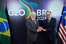 RIO DE JANEIRO (BRAZIL), Nov 17 -- Prime Minister Datuk Seri Anwar Ibrahim exchanges a handshake with Brazilian President Luiz Inácio Lula da Silva during his official visit and attendance at the Group of 20 (G20) Summit 2024, where Malaysia is participating as a guest country.  --fotoBERNAMA (2024) COPYRIGHT RESERVED
