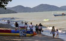 Batu Ferringhi beach in Penang. -- fotoBERNAMA 