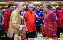 Those who attended the open house included MCA president Dr Wee Ka Siong, former Malaysia’s prime minister Ismail Sabri Yaakob, Barisan Nasional (BN) (Malaysia’s political coalition in government) deputy chairman Mohamad Hasan, MIC (Malaysian Indian Congress) deputy president M. Saravanan, BN secretary-general Dr Zambry Abd Kadir, UMNO (United Malays National Organisation) Supreme Council member Ahmad Maslan and the Chinese ambassador to Malaysia, Ouyang Yujing.