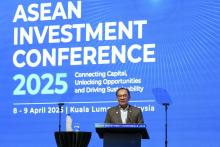 KUALA LUMPUR, April 8 -- Prime Minister Datuk Seri Anwar Ibrahim delivers the keynote address at the ASEAN Investment Conference 2025, a sideline event held on the second day of the 12th ASEAN Finance Ministers and Central Bank Governors’ Meeting (AFMGM) and related meetings at the Kuala Lumpur Convention Centre (KLCC) today.  --fotoBERNAMA (2025) COPYRIGHT RESERVED